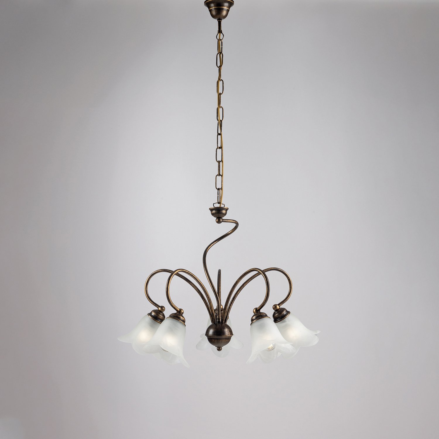 Lampadario 5 Luci Alice Ferro Battuto Marrone E Oro Vetro Bianco BL230-5-BR