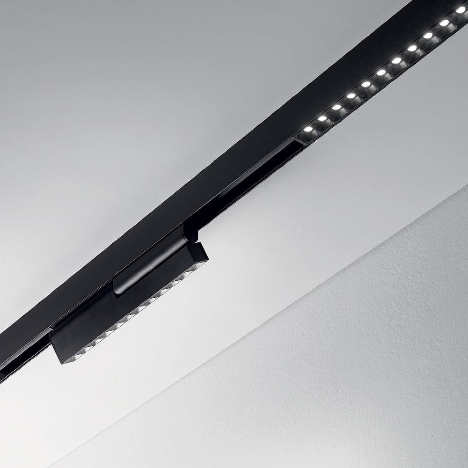 Supporto Lineare Binario On-Off Ego Alluminio Nero Led 13W 3000K Luce Calda 257686