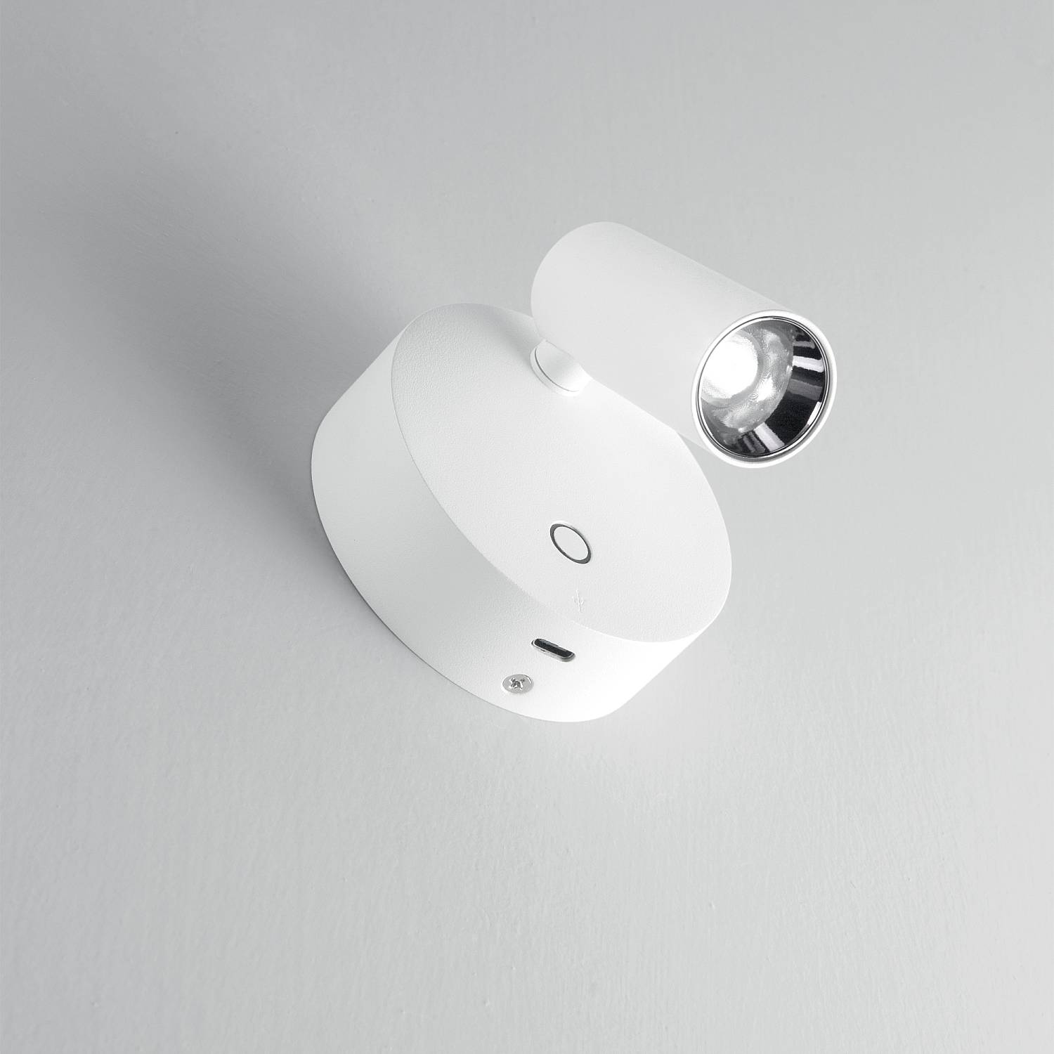 Applique Elf 1 Luce Led Integrato Bianca Con Presa Usb E Interruttore 347479