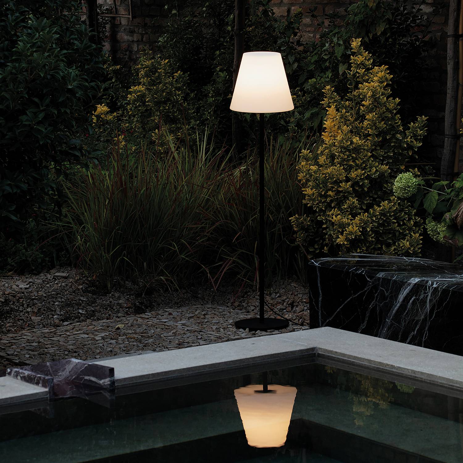 Lampada Da Tavolo Per Esterno Arcadia 1 Luce E27 Bianca Ip44 365756
