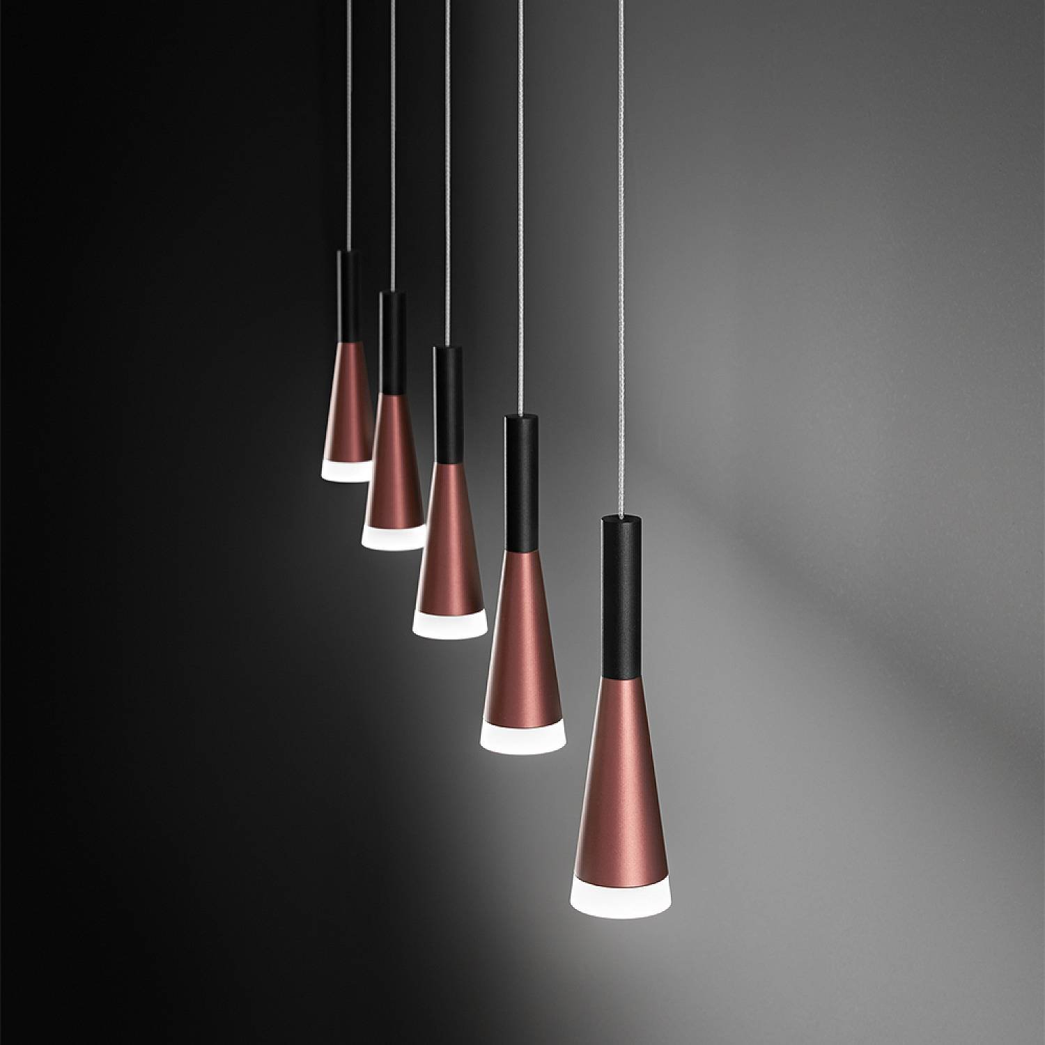 Lampadario Lineare Minimal Cone Metallo Oro Acrilico Nero 5 Luci Led 7W 3000K 8212NLC