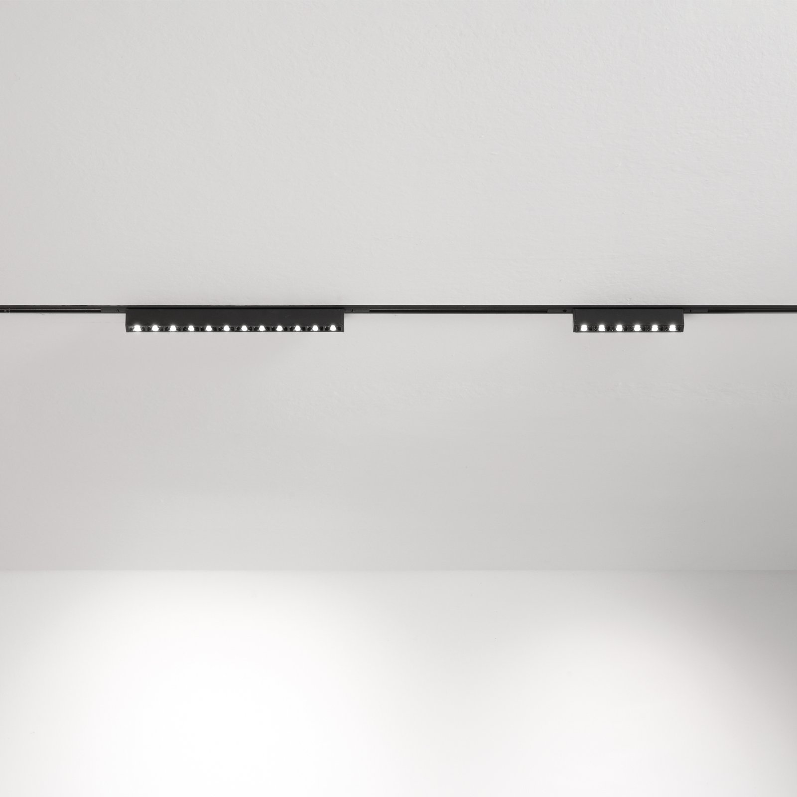 Sistema Lineare Deva 1 Luce Led Integrato Nero 10W Ip20 332734