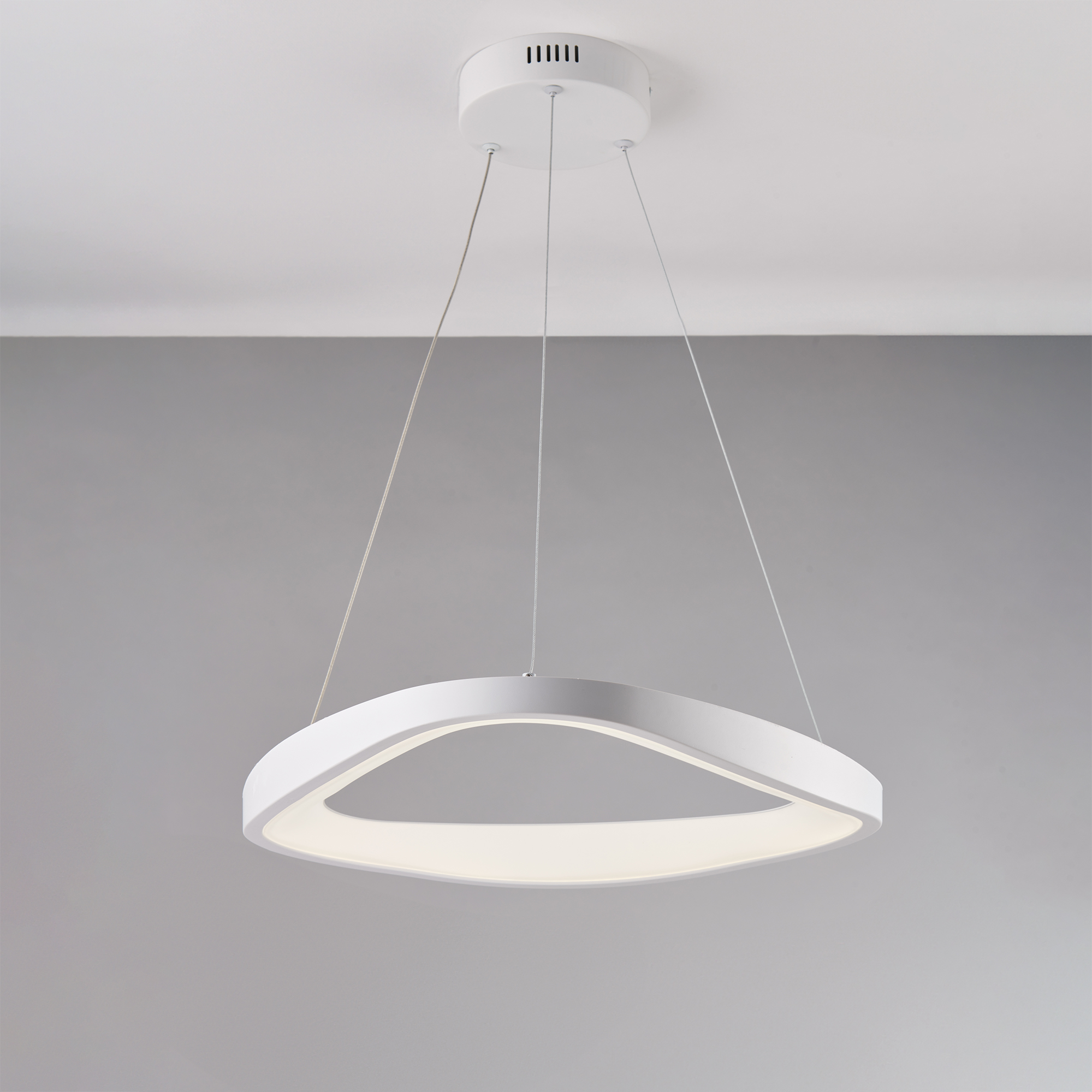 Sospensione Moderna Perth Triangolare Plastica Bianca Led Integrato 32W 4000K LA183-LX-SPT-BI