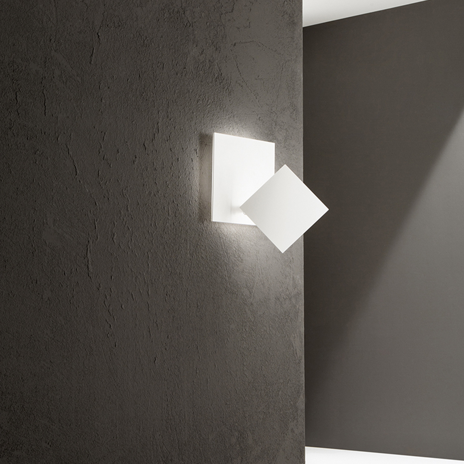 Applique Moderna Post Metallo Bianco Led 35W 3000K Ip20